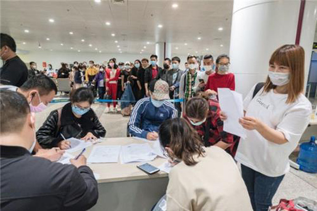 新冠肺炎疫情：越南交通运输部要求严格核查外国专家的入境流程